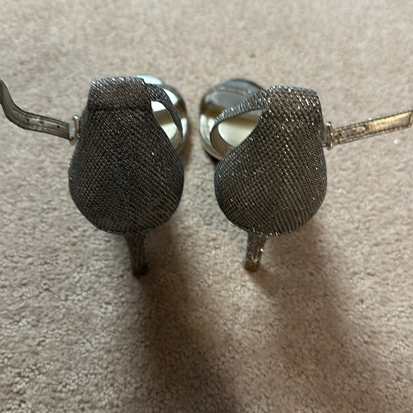 BANDOLINO
Madia Women's Open Toe Dress Sandals - Picture 4 of 6